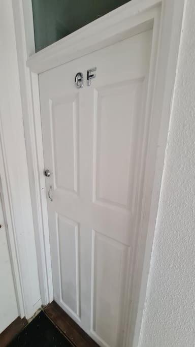 Beethoven St One Bedroom Flat - 3 Beds Up To 4 Adults Apartamento Londres